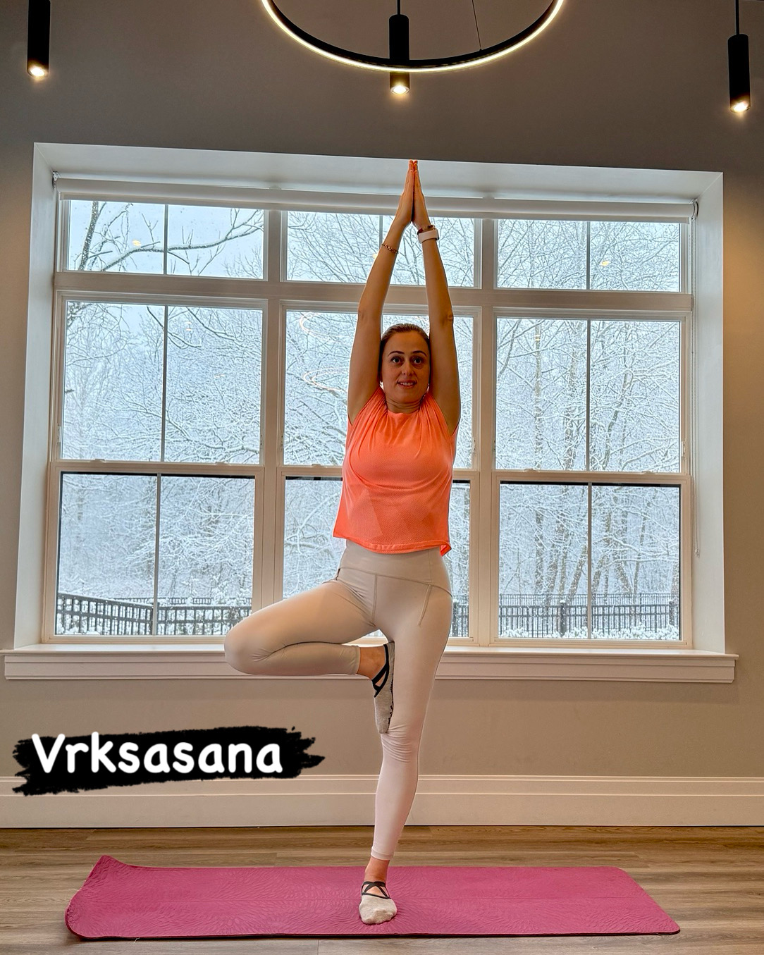 Afra ağaç duruşunda (Vrksasana)