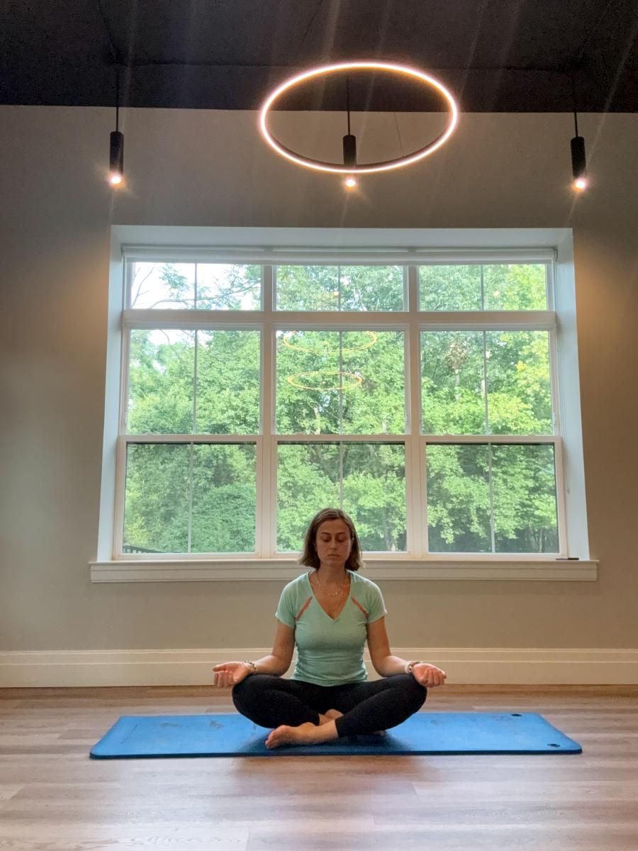 Sukhasana — rahat oturuş, meditasyon